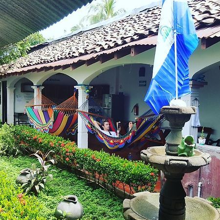 Hostal El Jardin Leon Bagian luar foto