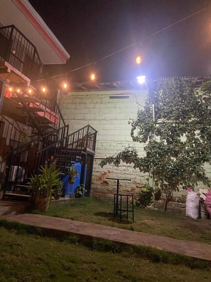 Hostal El Jardin Leon Bagian luar foto
