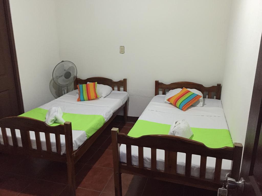 Hostal El Jardin Leon Bagian luar foto