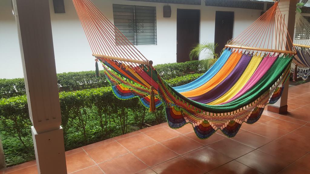 Hostal El Jardin Leon Bagian luar foto