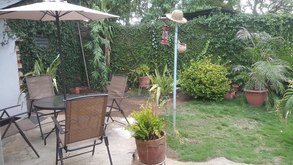 Hostal El Jardin Leon Bagian luar foto