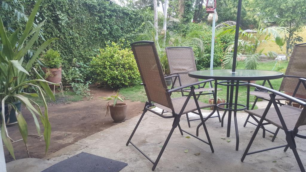 Hostal El Jardin Leon Bagian luar foto
