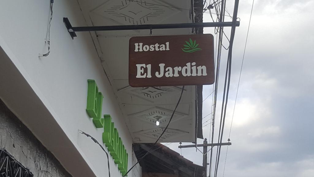 Hostal El Jardin Leon Bagian luar foto