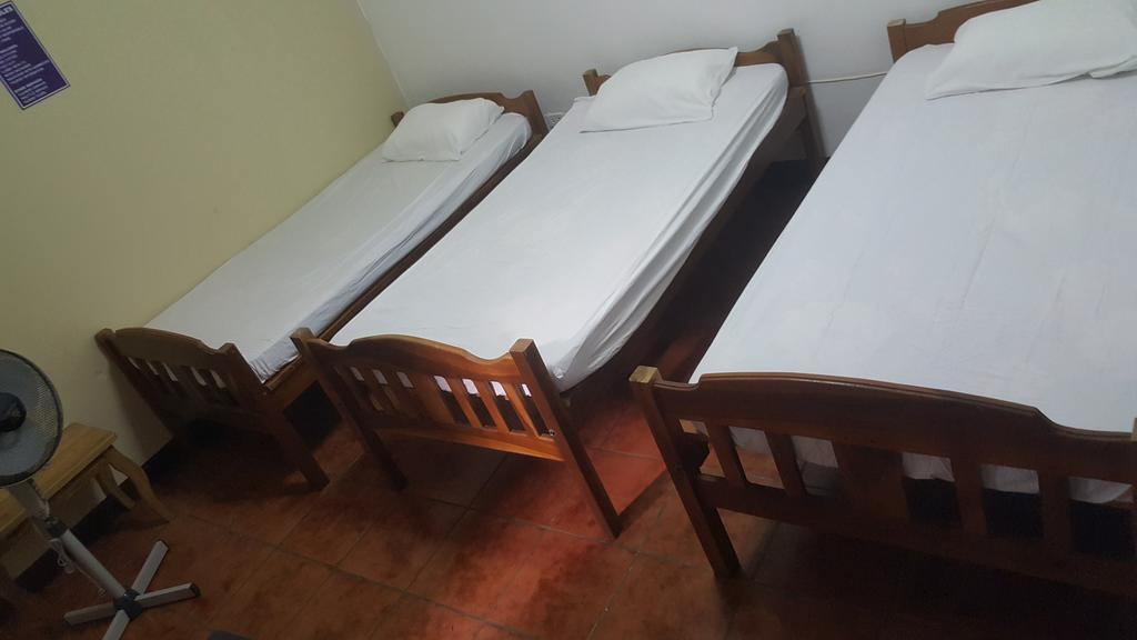 Hostal El Jardin Leon Bagian luar foto