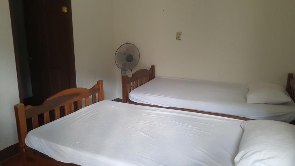 Hostal El Jardin Leon Bagian luar foto