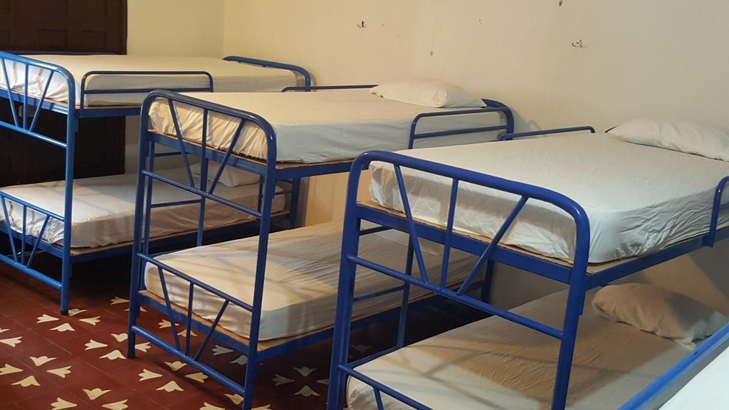 Hostal El Jardin Leon Bagian luar foto