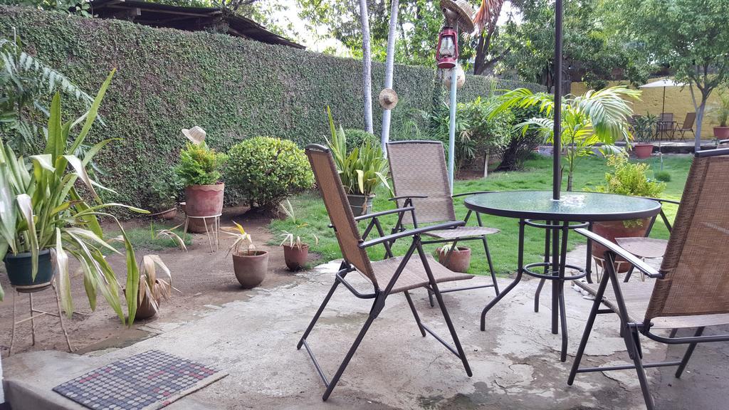 Hostal El Jardin Leon Bagian luar foto