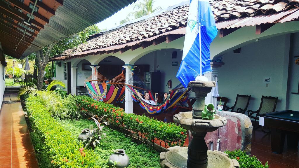 Hostal El Jardin Leon Bagian luar foto