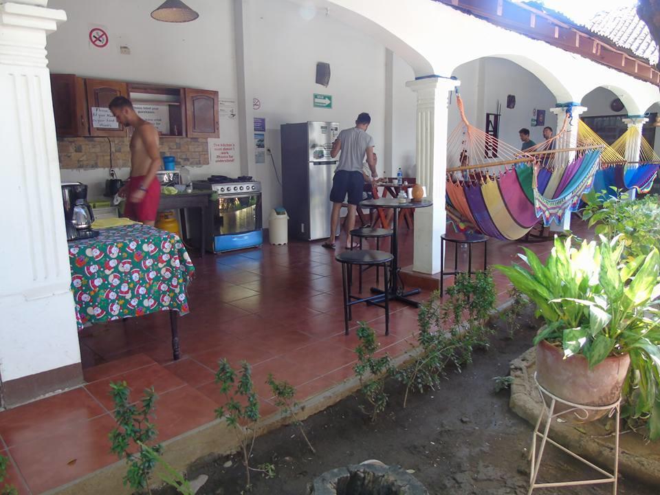 Hostal El Jardin Leon Bagian luar foto