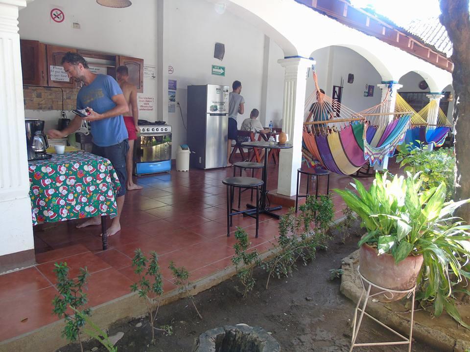 Hostal El Jardin Leon Bagian luar foto