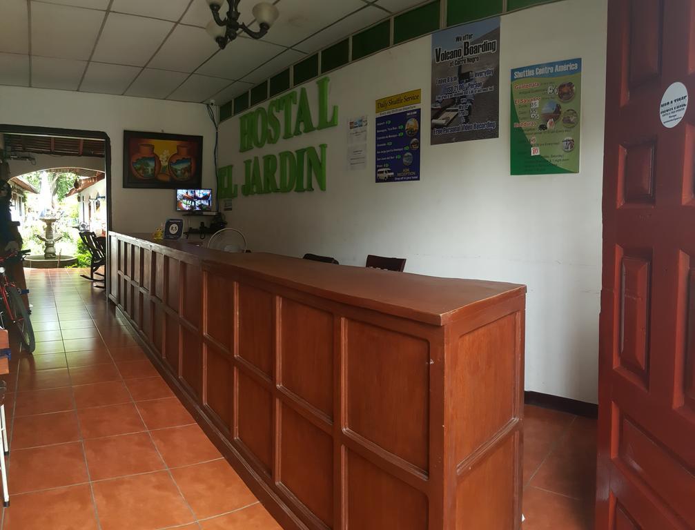 Hostal El Jardin Leon Bagian luar foto